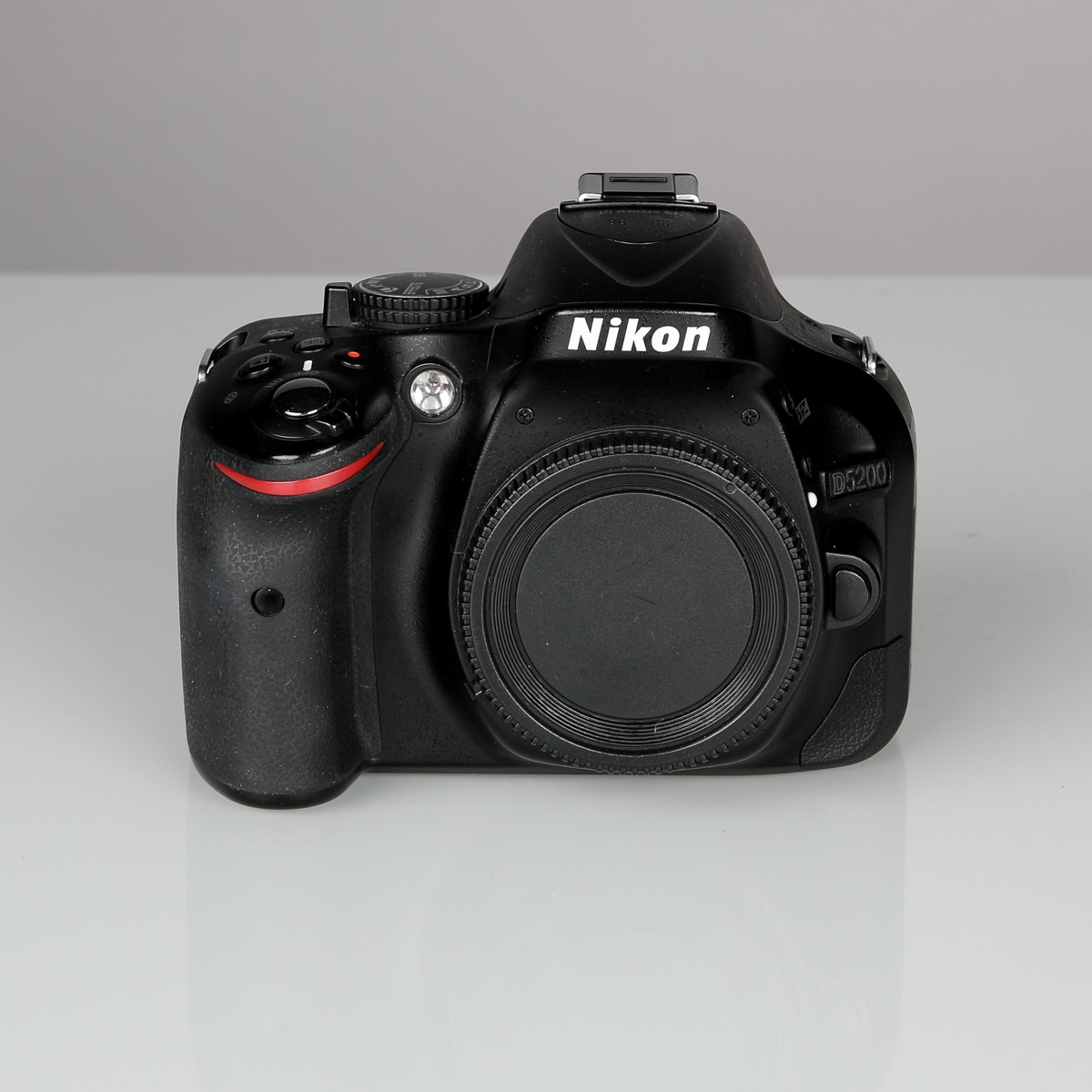 MYYTY Käytetty Nikon D5200 runko