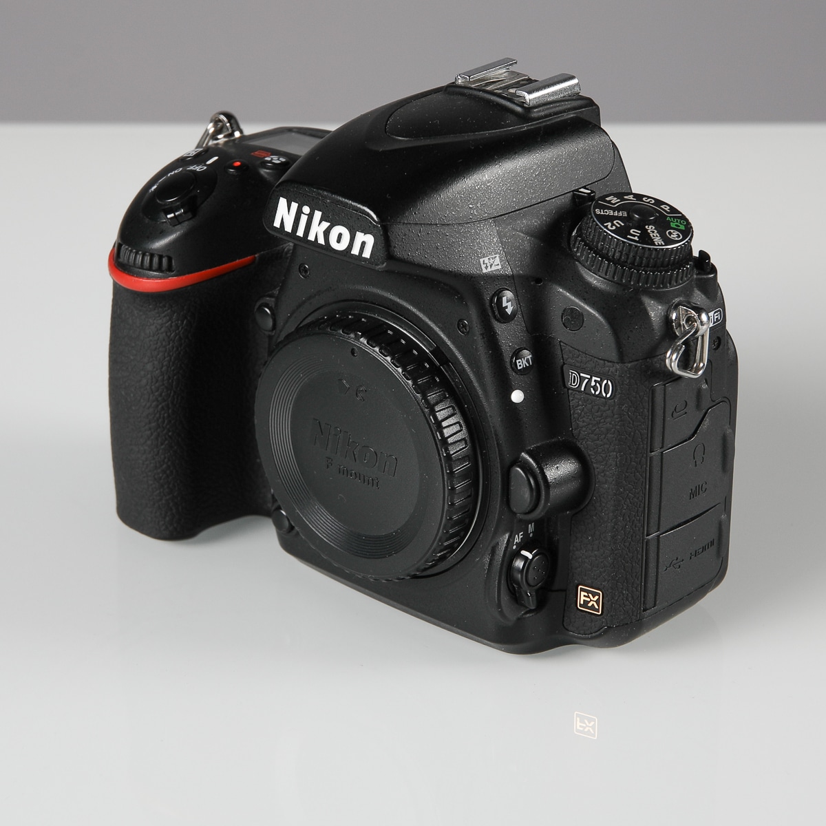 MYYTY Käytetty Nikon D750 runko
