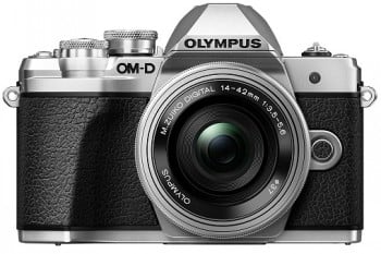 Olympus OM-D E-M10 Mark III + 14-42/3,5-5,6 EZ, hopea