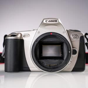 Käytetty Canon EOS 300 + EF 28-90mm f/4-5.6 objektiivi