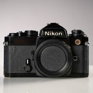 Käytetty Nikon FE filmirunko musta