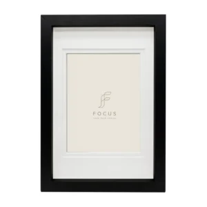 Focus Dahlia Black 15x20 cm paspartuurilla, musta