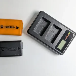 Käytetty Sony NP-FW50 tuplalaturi ja 2 akkua - Tarvike