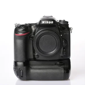 Käytetty Nikon D7100 & Nikon MB-D15 akkukahva