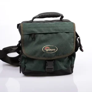 Käytetty Lowepro Nova mini kameralaukku