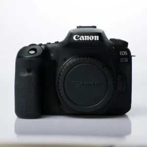 Käytetty Canon 90D runko