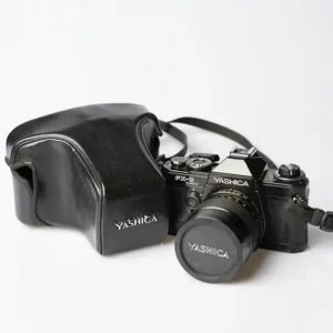 Käytetty Yashica FX-D Quartz & Yashica 42-75mm f/3.5-4.5
