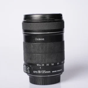 Käytetty Canon EF-S 18-135mm f3.5-5.6 IS