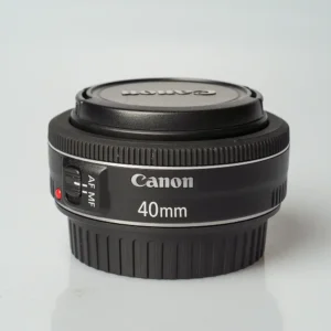 Käytetty Canon EF 40mm f/2.8 STM