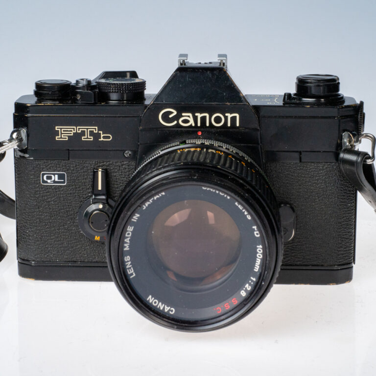 Käytetty Canon FTb QL & 100mm 2.8 S.C.C