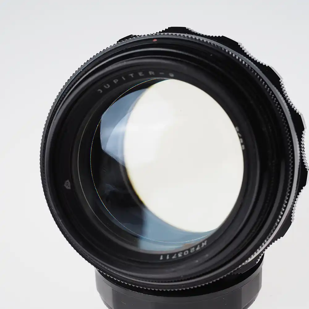 Käytetty Jupiter-9 85mm f/2 - M42