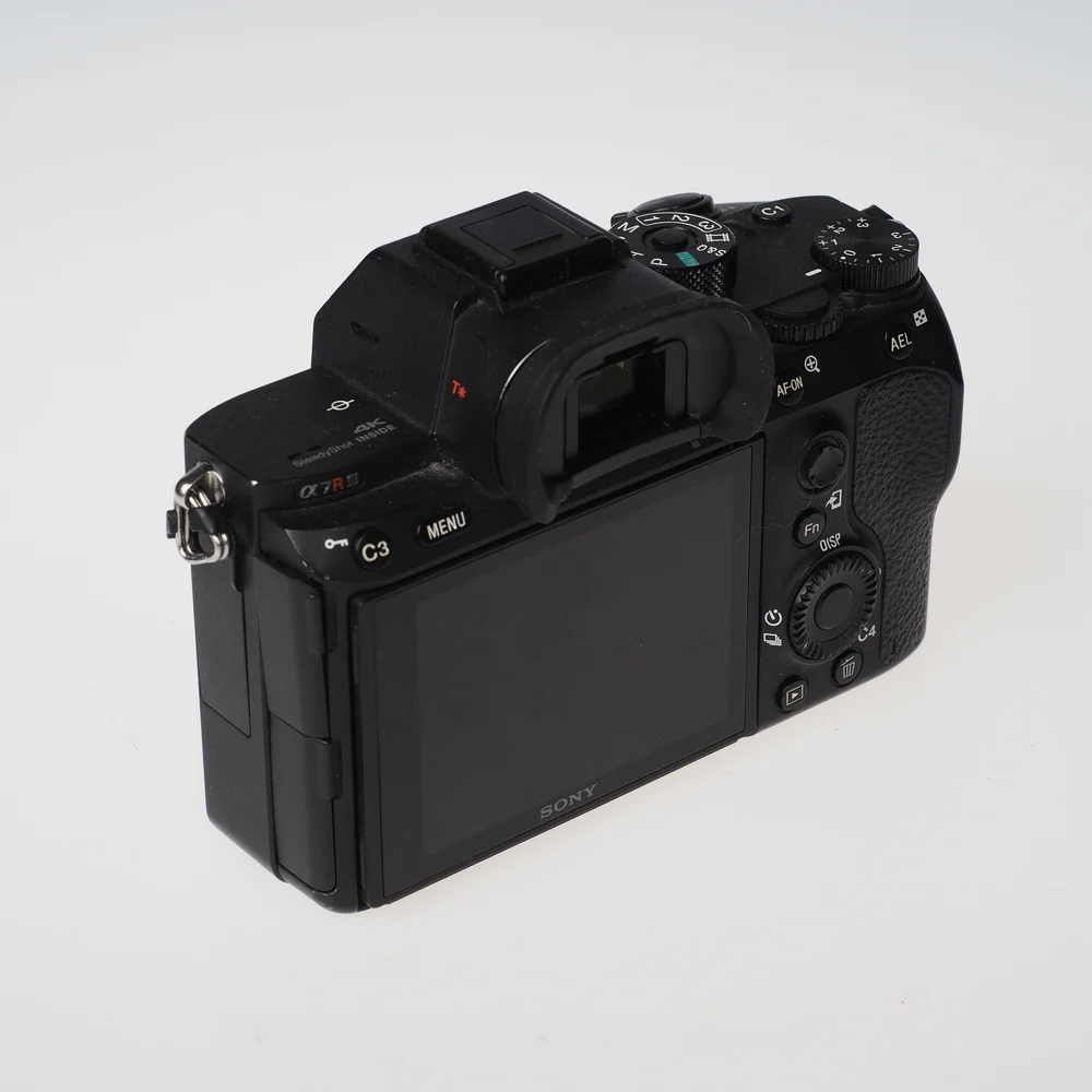 Käytetty Sony A7R III -runko
