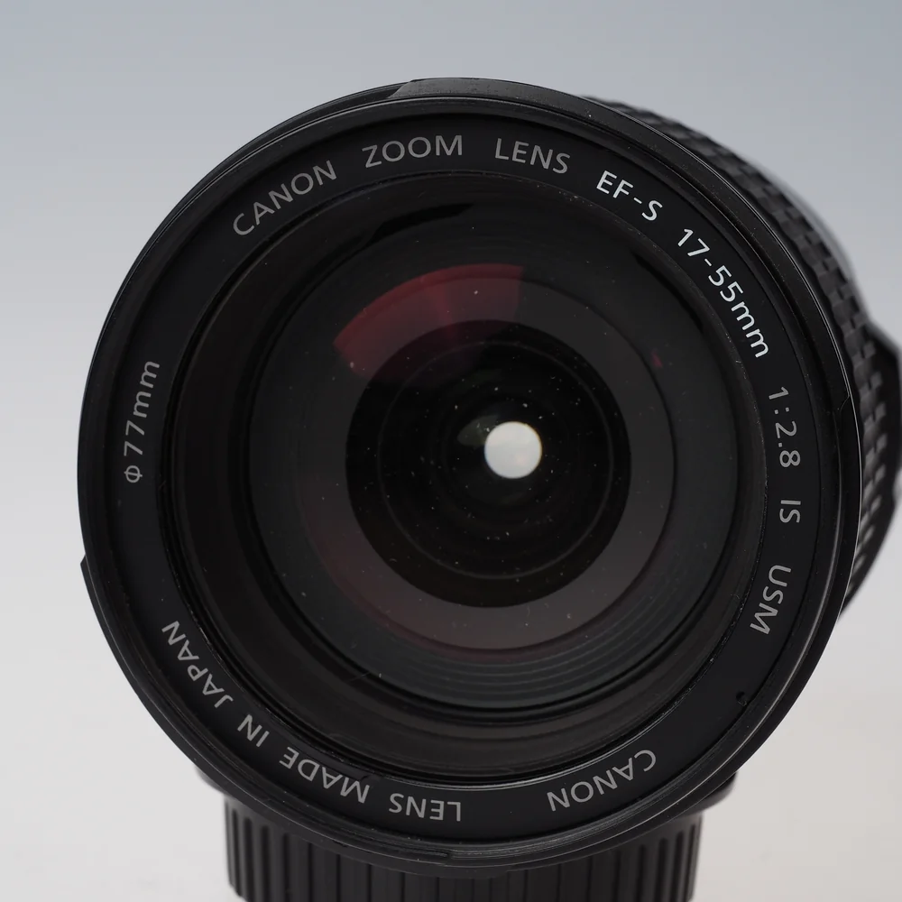 Käytetty Canon EF-S 17-55mm f/2.8 IS USM -objektiivi