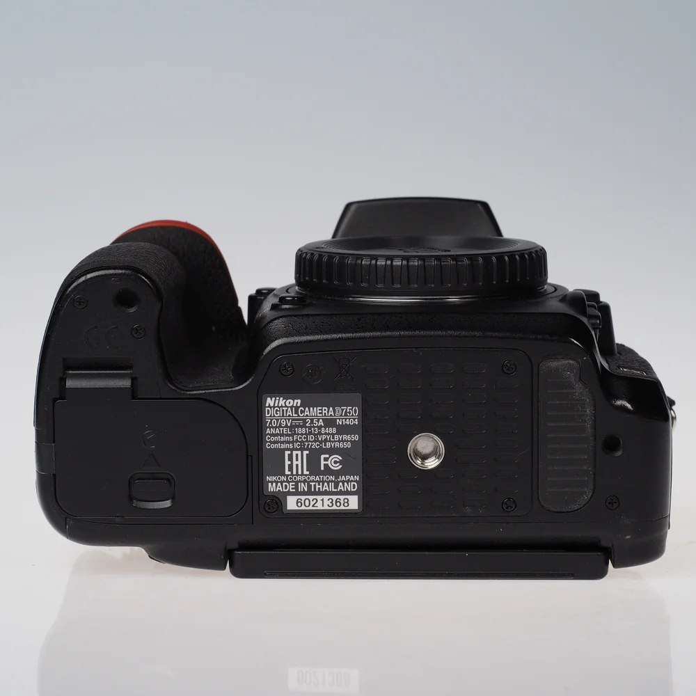 Käytetty Nikon D750 -runko