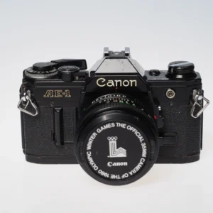 Käytetty Canon AE-1 musta + FD 50mm f1.8