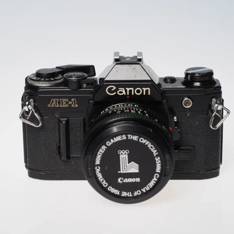 Käytetty Canon AE-1 musta + FD 50mm f1.8