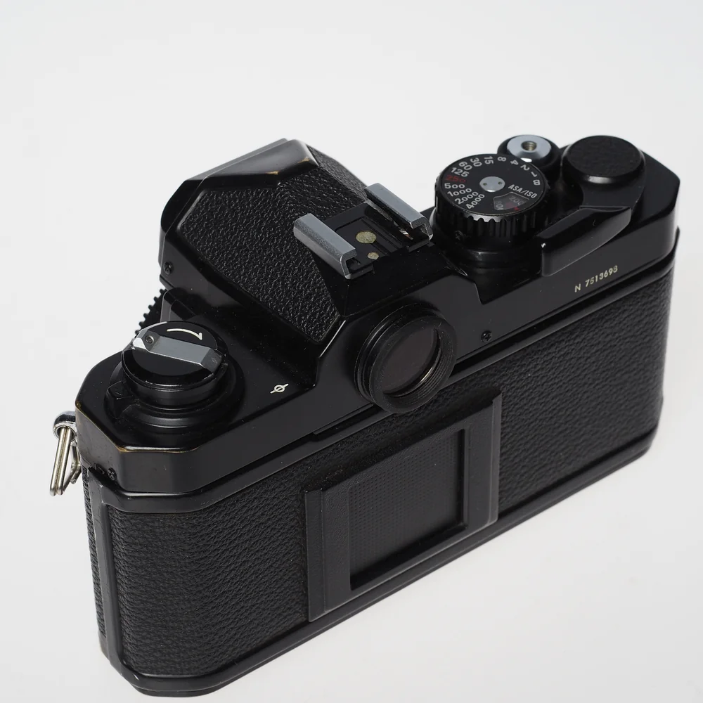 Käytetty Nikon FM2n musta
