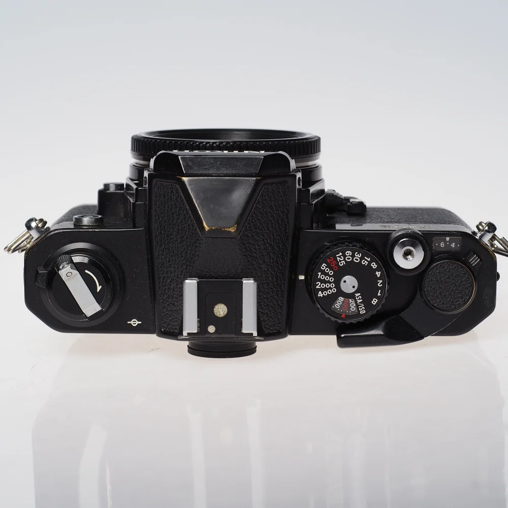 Käytetty Nikon FM2n musta