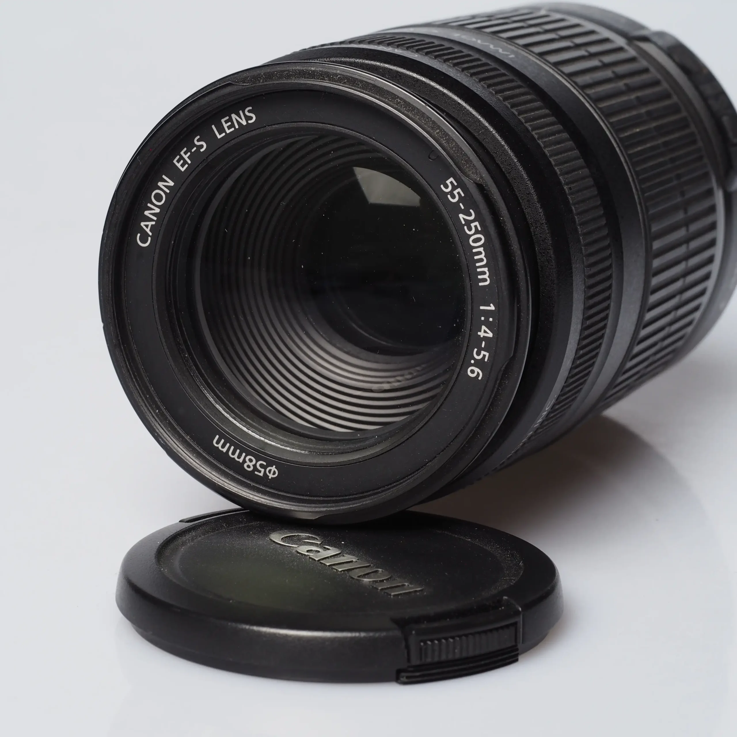 Käytetty Canon EF-S 55-250mm f4-5.6 IS Käytetty Canon EF-S 55-250mm f4-5.6 IS