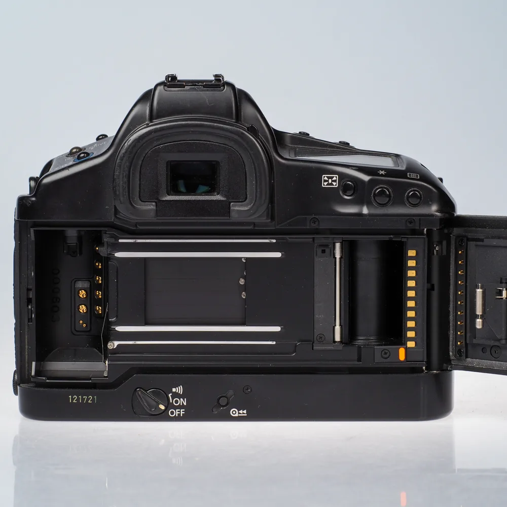 Käytetty Canon EOS-1v