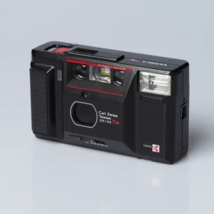 Käytetty Yashica T AF - filmikamera