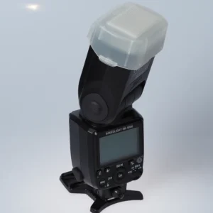 Nikon SB-5000 -käsisalama kääntyvällä salamapäällä ja hajottimella, näyttö ja säätöpainikkeet näkyvissä